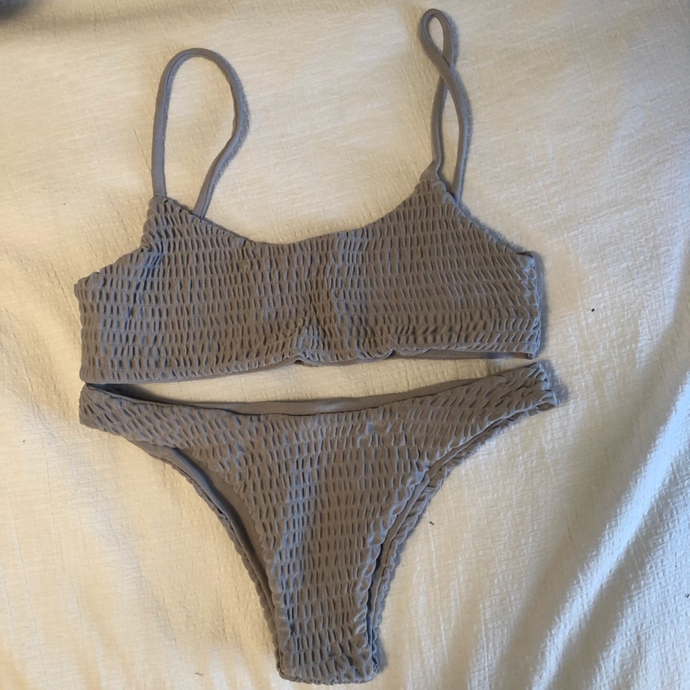 NWOT gray cheeky bikini